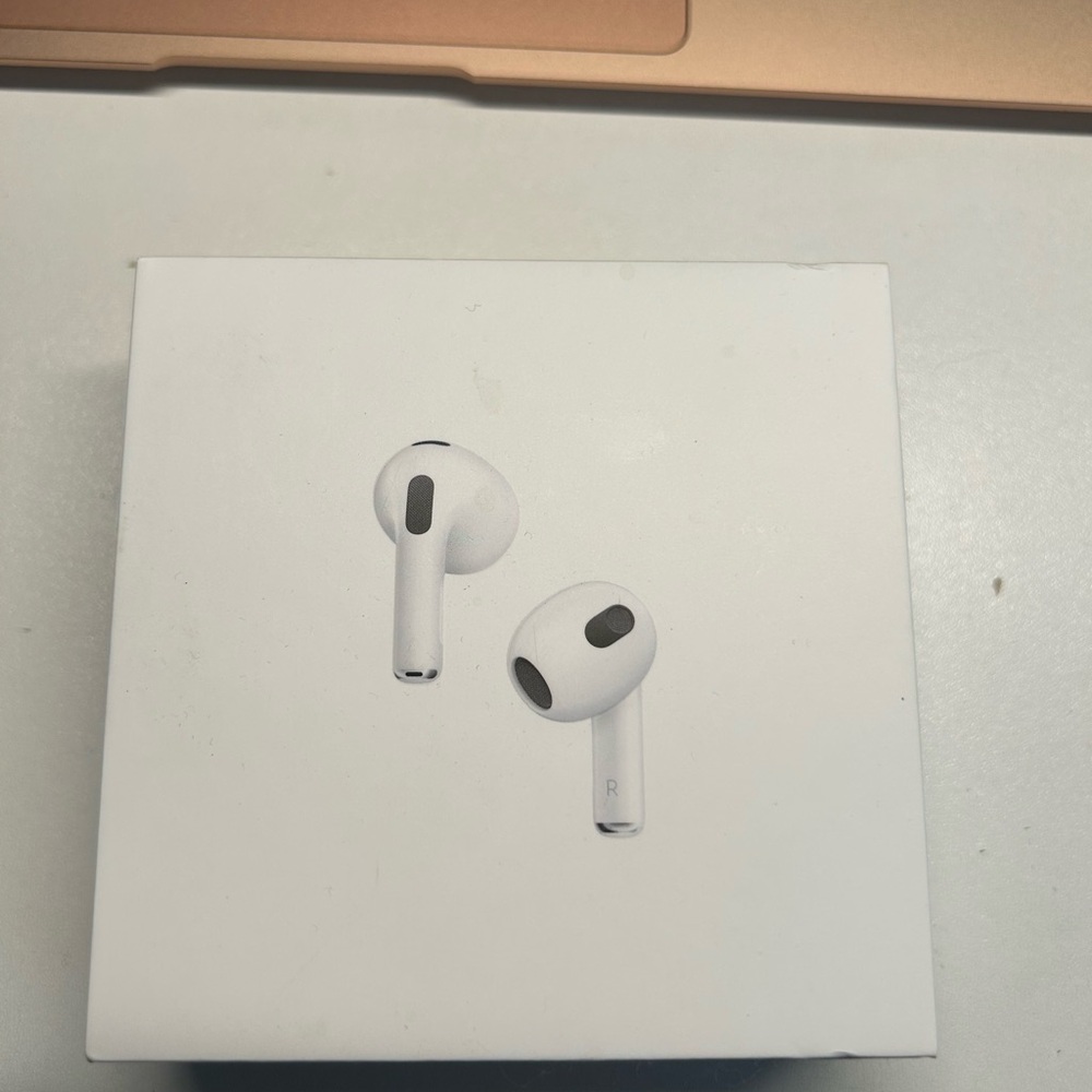 Pre-owned Apple AirPods 3